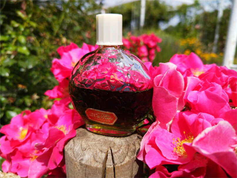 пустые флаконы для духов.