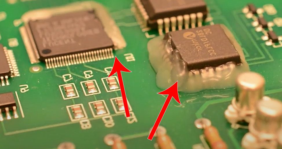 Вывода микросхем. Галатели в микросхемах. Окисленные выводы микросхем. Паянные выводы микросхемы. Средство наносят на микросхемы.