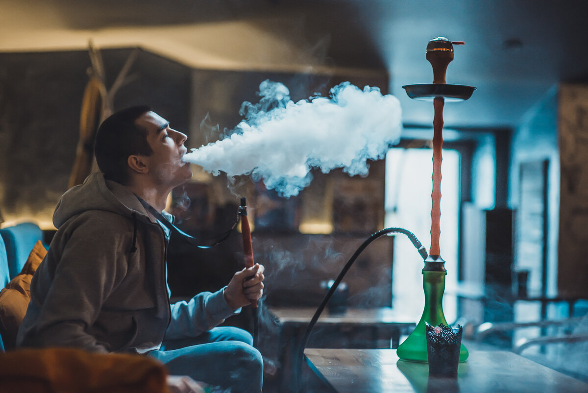Курение кальяна — отдых с друзьями