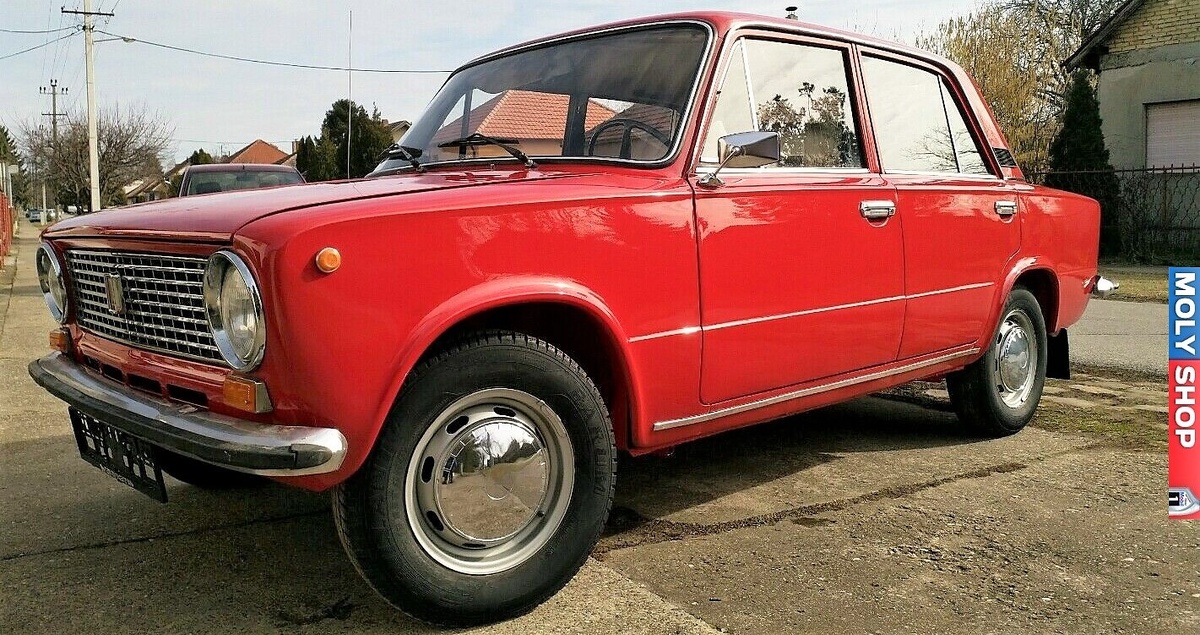 Красная ВАЗ 2101 в оригинале
