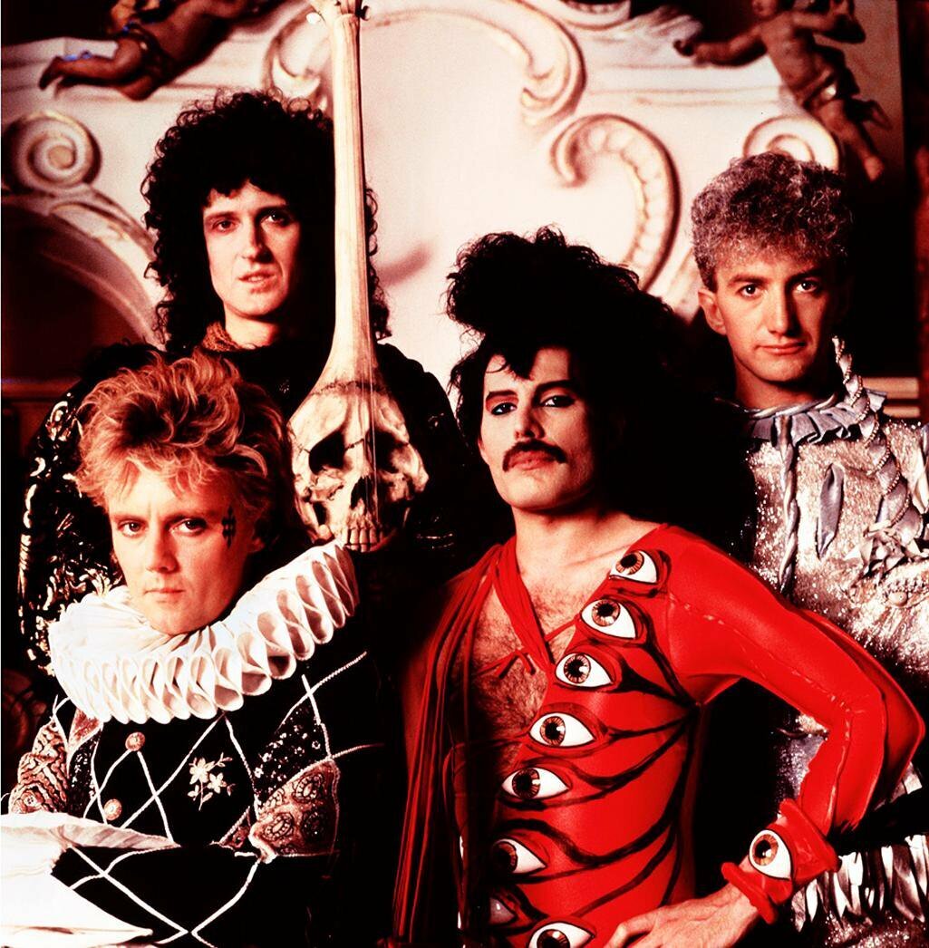 Queen в клипе на песню  «It's a Hard Life»