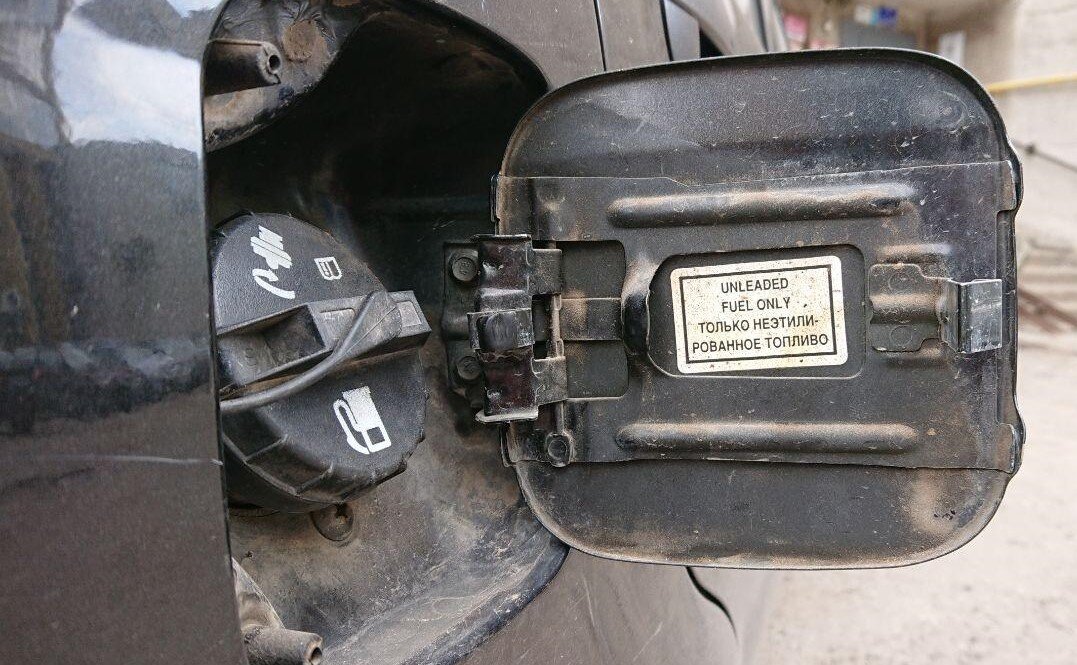 "Только неэтилированный бензин", — что значит эта надпись на крышке ...