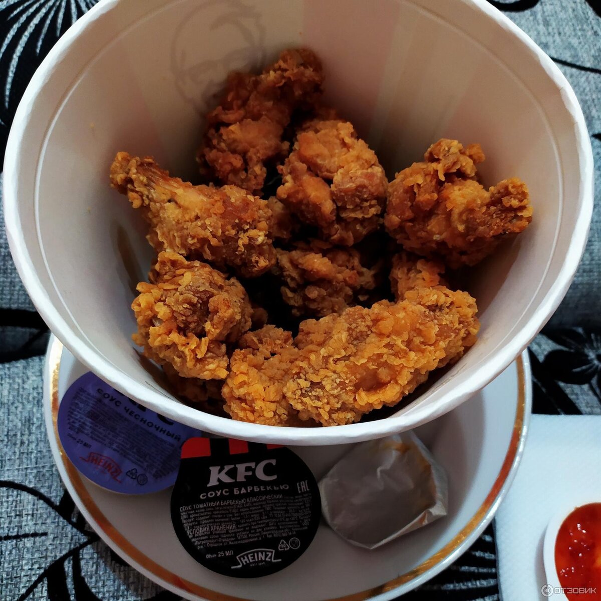 Как приготовить острые крылышки kfc. Острые крылышки КФС. Крылышки Баффало КФС. Острые крылышки КФС КФС. Крылышки в панировке КФС.
