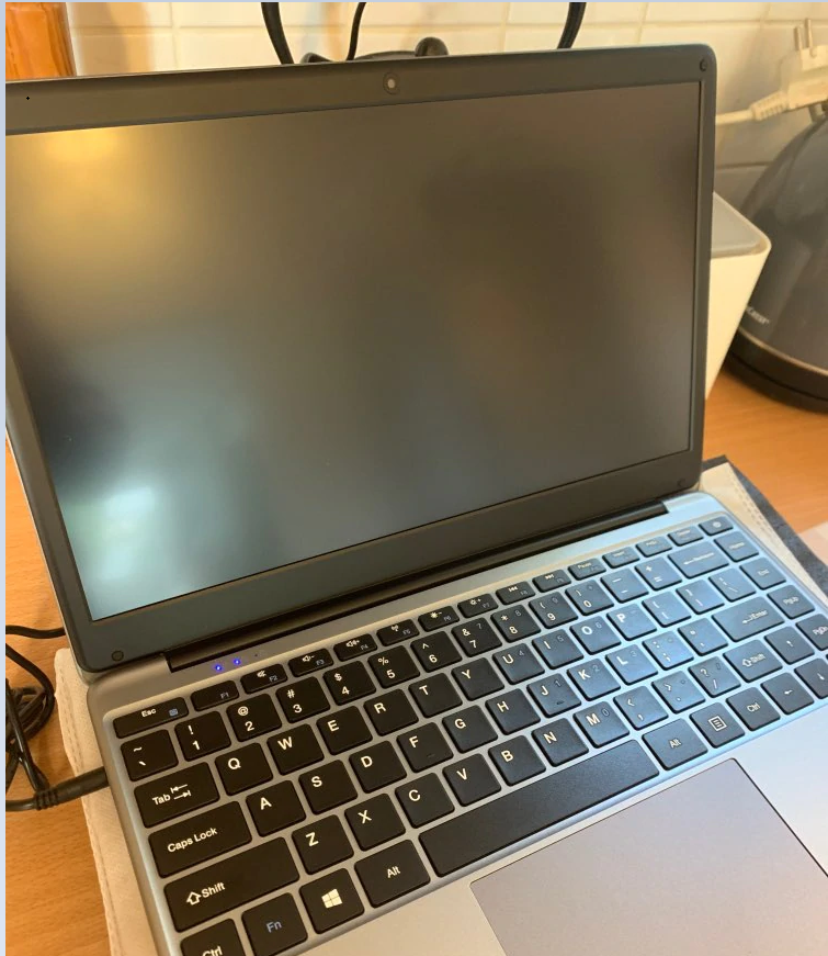 Сам ноутбук.