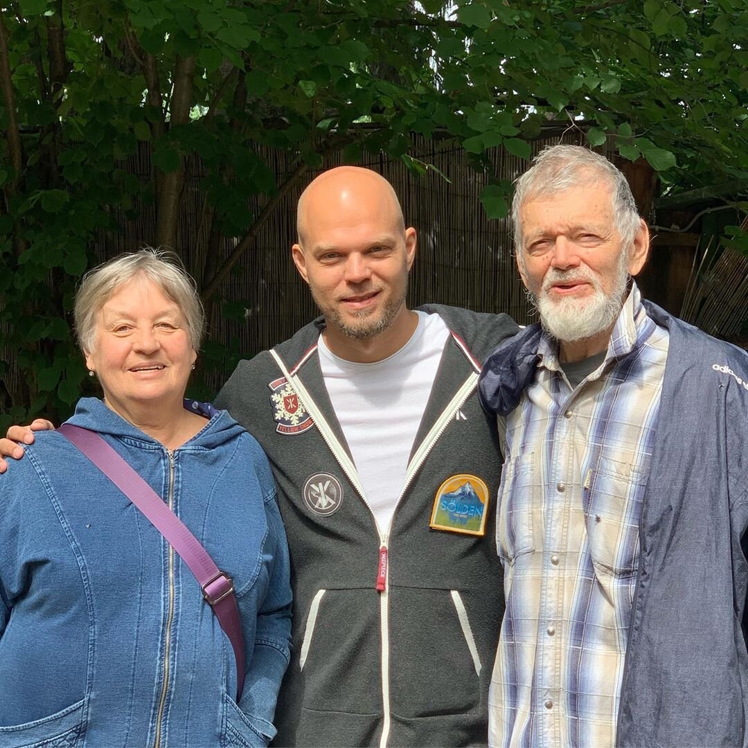 Моей маме 75, папе 80