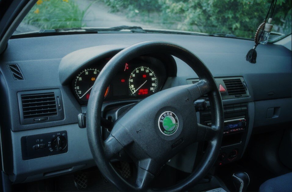 Салон Skoda Fabia первое поколение седан