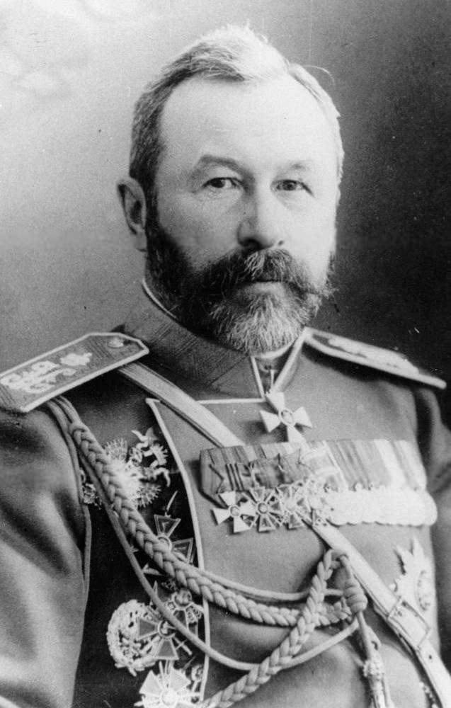 Куропаткин, даже внешне похож на императора