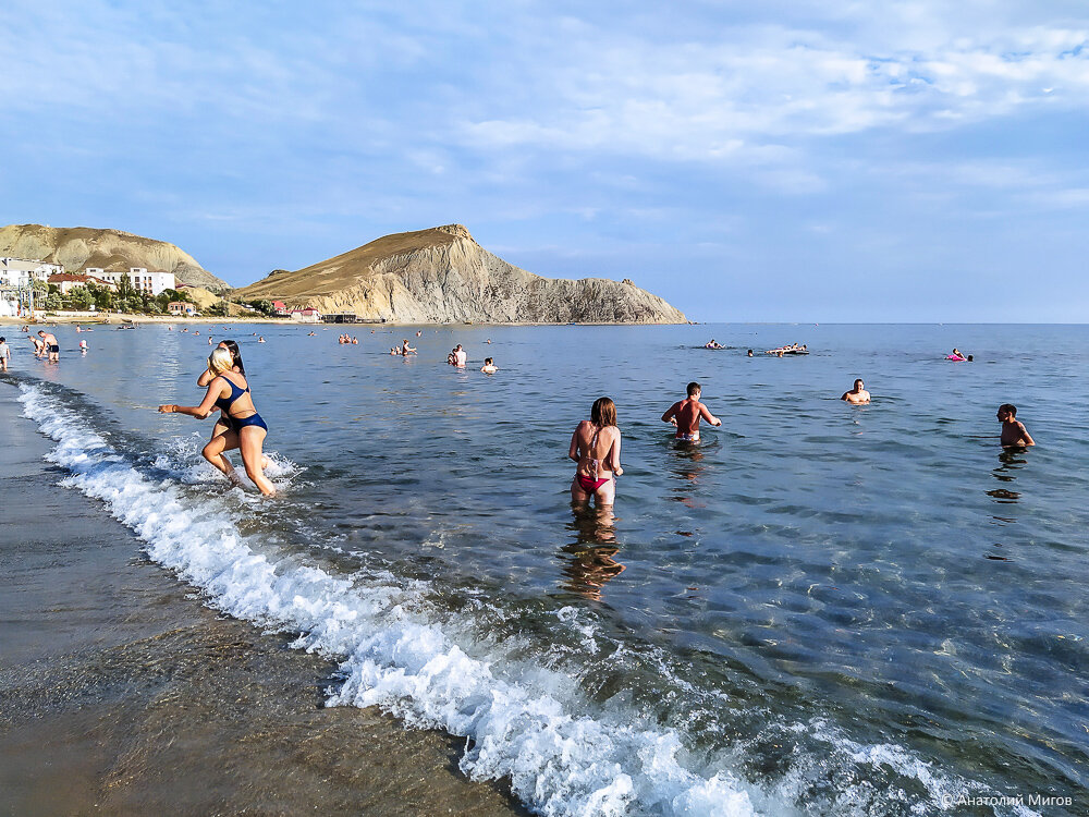 Ездили купаться в культовый крымский поселок Орджоникидзе. Рассказываю про ситуацию на пляже