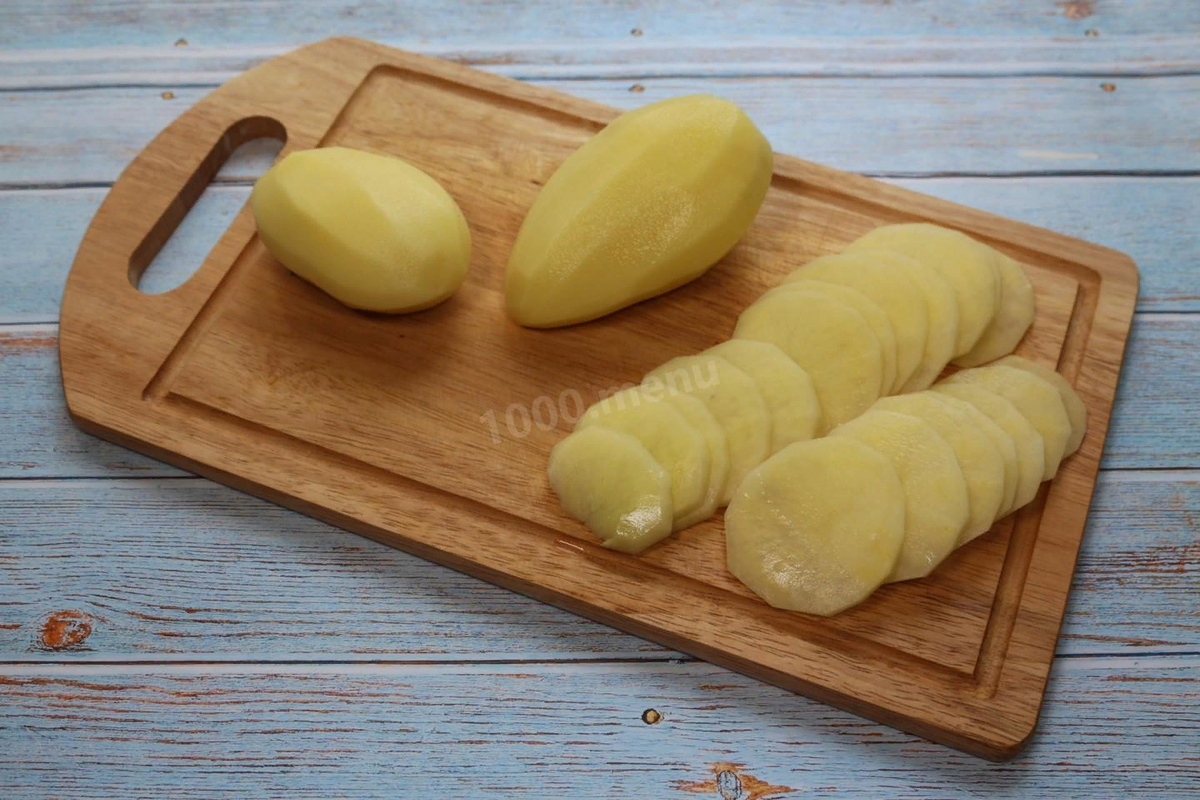 https://1000.menu/cooking/3957-kartoshka-po-frantsuzski-s-myasom