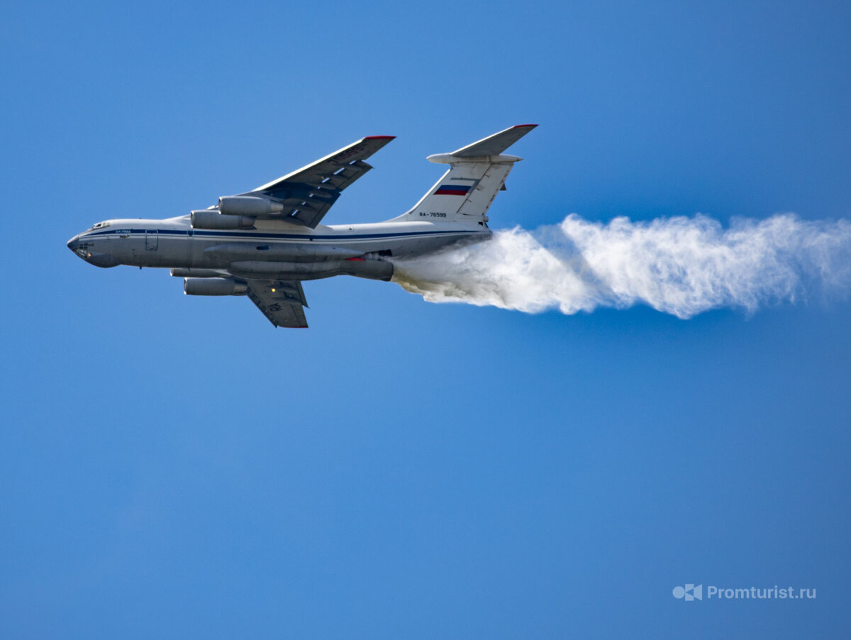 Что будет, если из трёх ИЛ-76 одновременно сбросить 120 тонн воды ✈️??