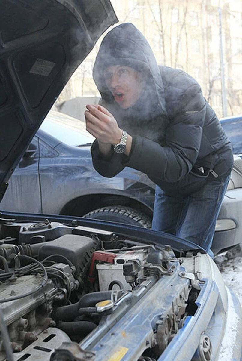 Прикуривание автомобиля зимой. Причина ваз 2109 не заводится карбюраторная. Машина не заводится причины. Заводится и глохнет. Стартер с аккумулятором.