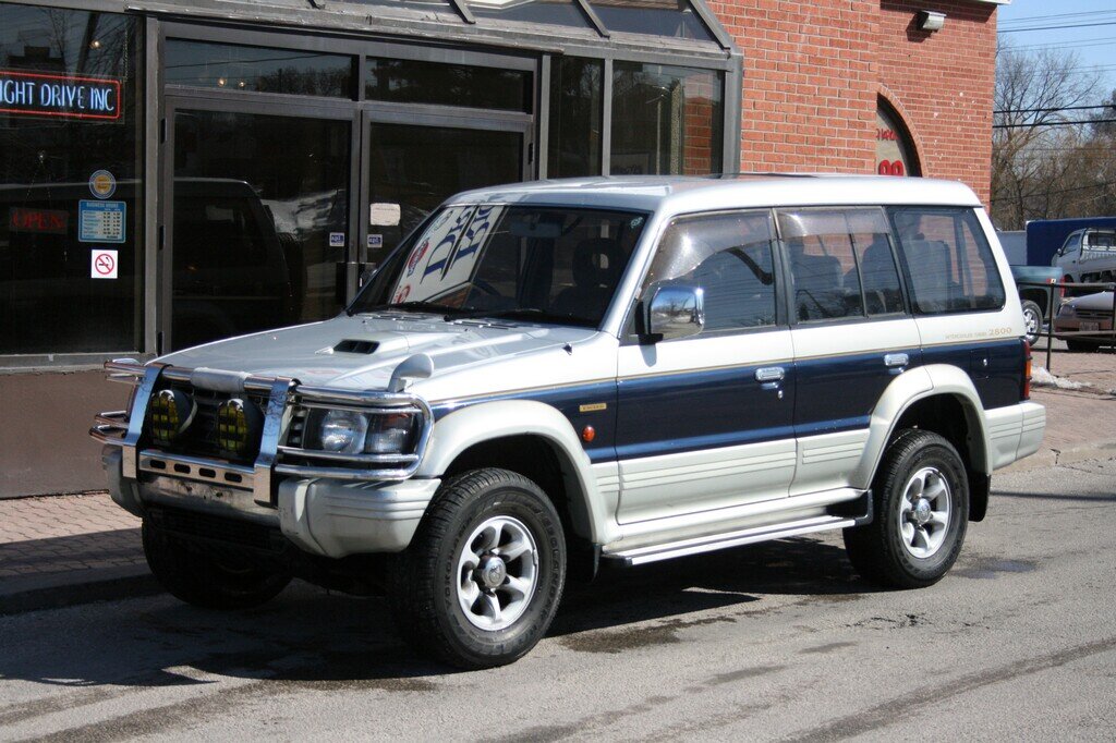 Pajero второго поколения, именно этим авто владеет мой отец.