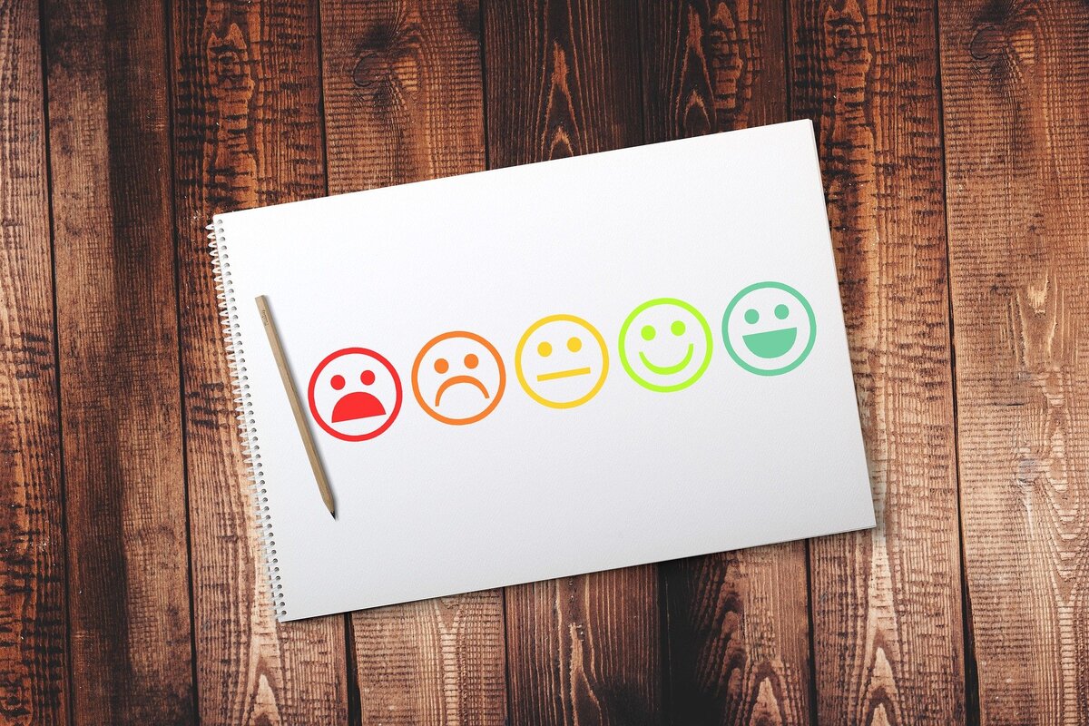 https://pixabay.com/ru/photos/смайлики-удовлетворенность-клиентов-5617876/