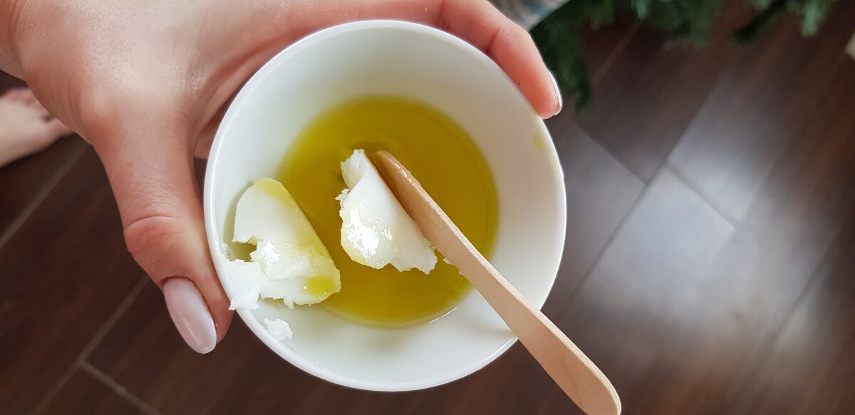 Смесь масел: льняного, конопляного, кокосового и ши.