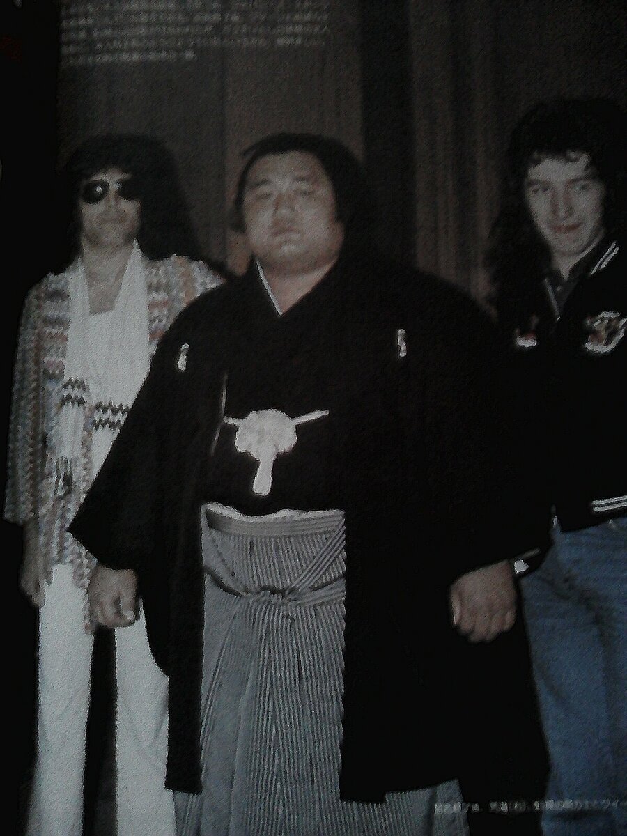 фото из журнала Music life