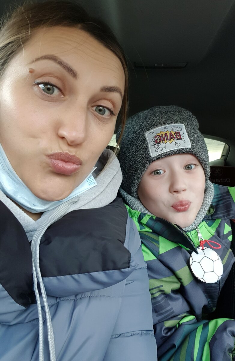 Беременная вторым ребёнком я и мой самый сладкий мальчик. Фото автора.