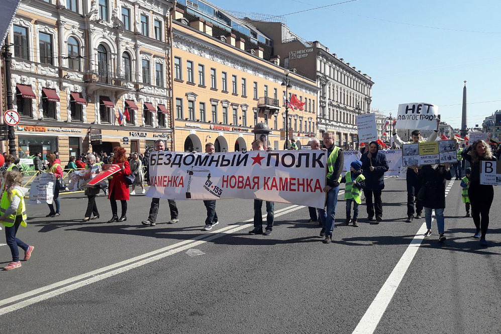 Очередной  бездомный  полк  на улицах  России.  Теперь  в  Санкт-Петербурге