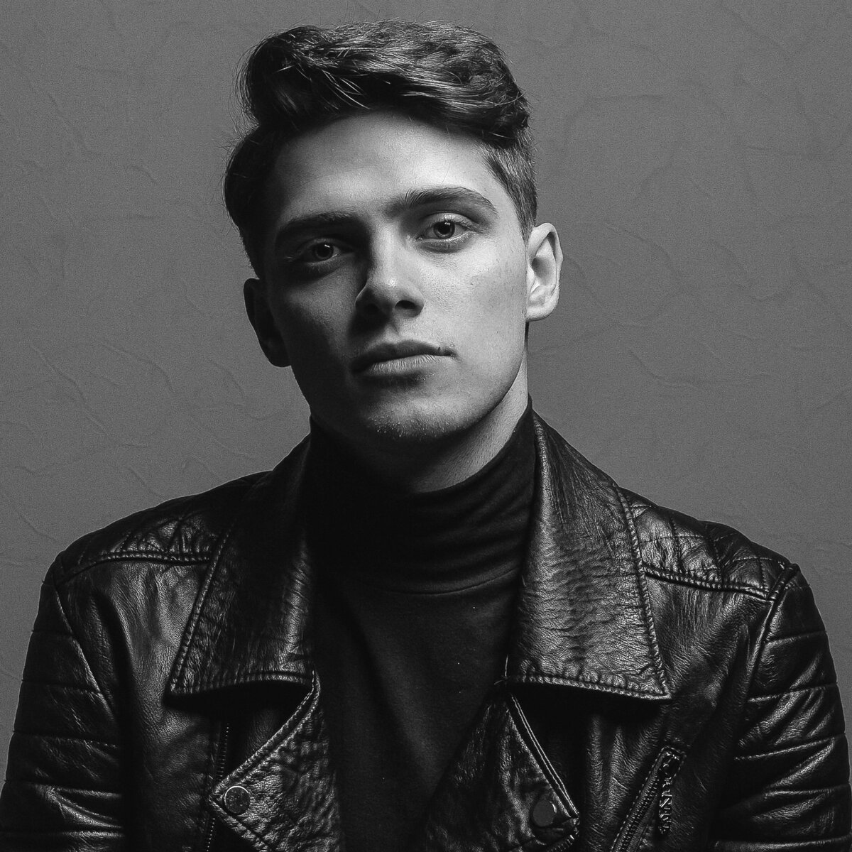 Автор фото Влада Андреева. ЭМИЛЬ САЛЕС: Чем больше изучаешь своего героя, тем больше делаешь находок и тем интереснее зрителю наблюдать за происходящим