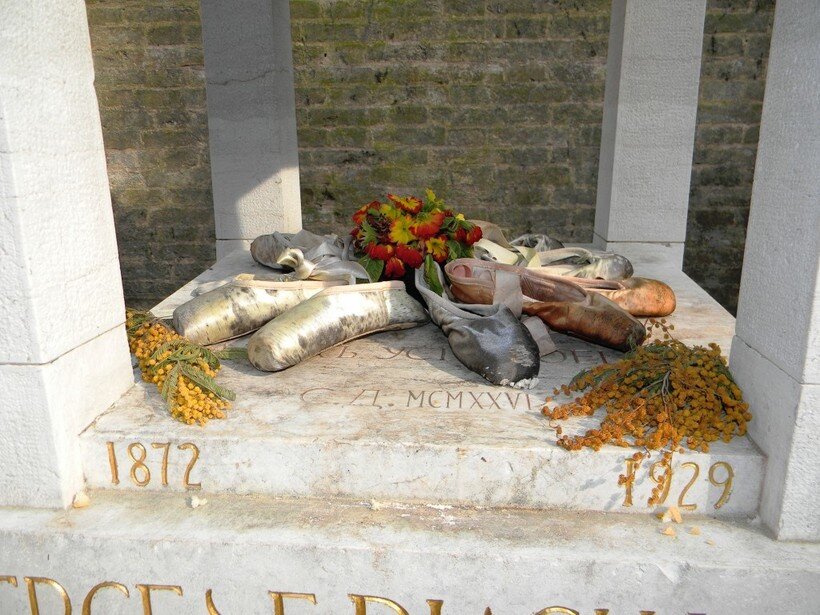 Как выглядит могила поэта Бродского в Венеции. Почему он похоронен именно там?