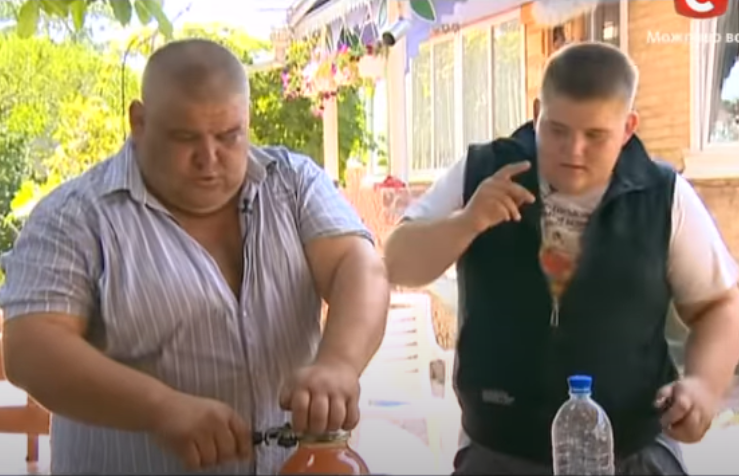 Папа попал. Папа попал. Хата на тата. Папа попал семья. Хата на тата.