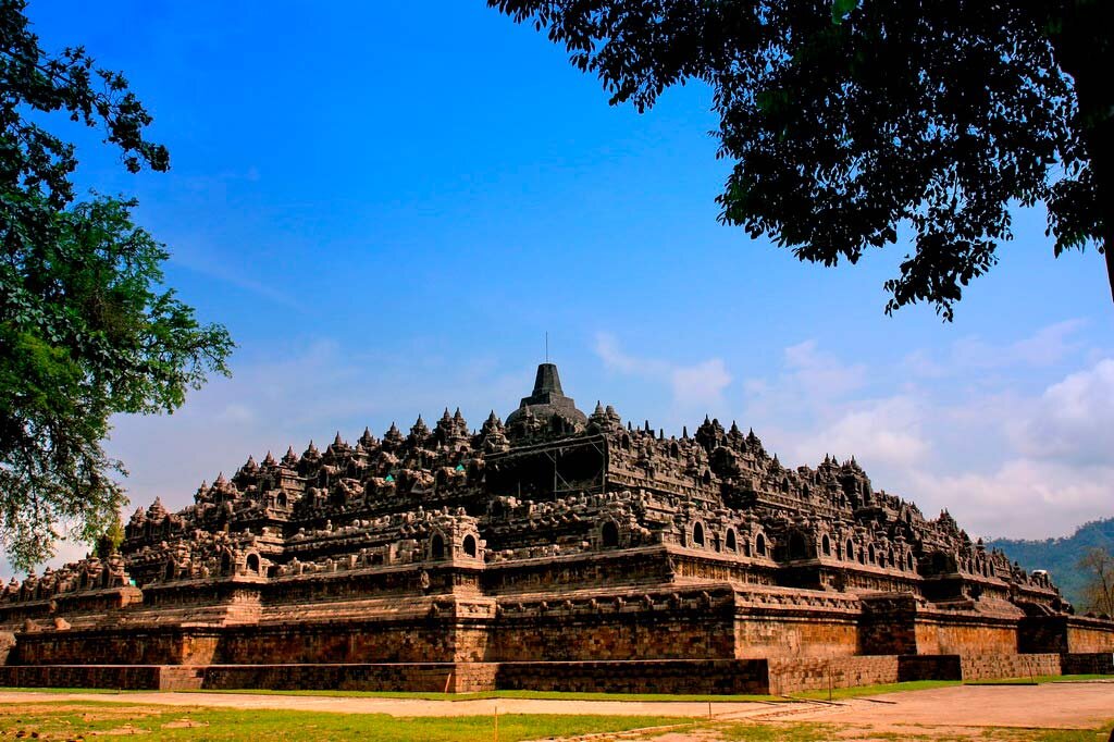 Боробудур, буддийский храм на горе/ Borobudur