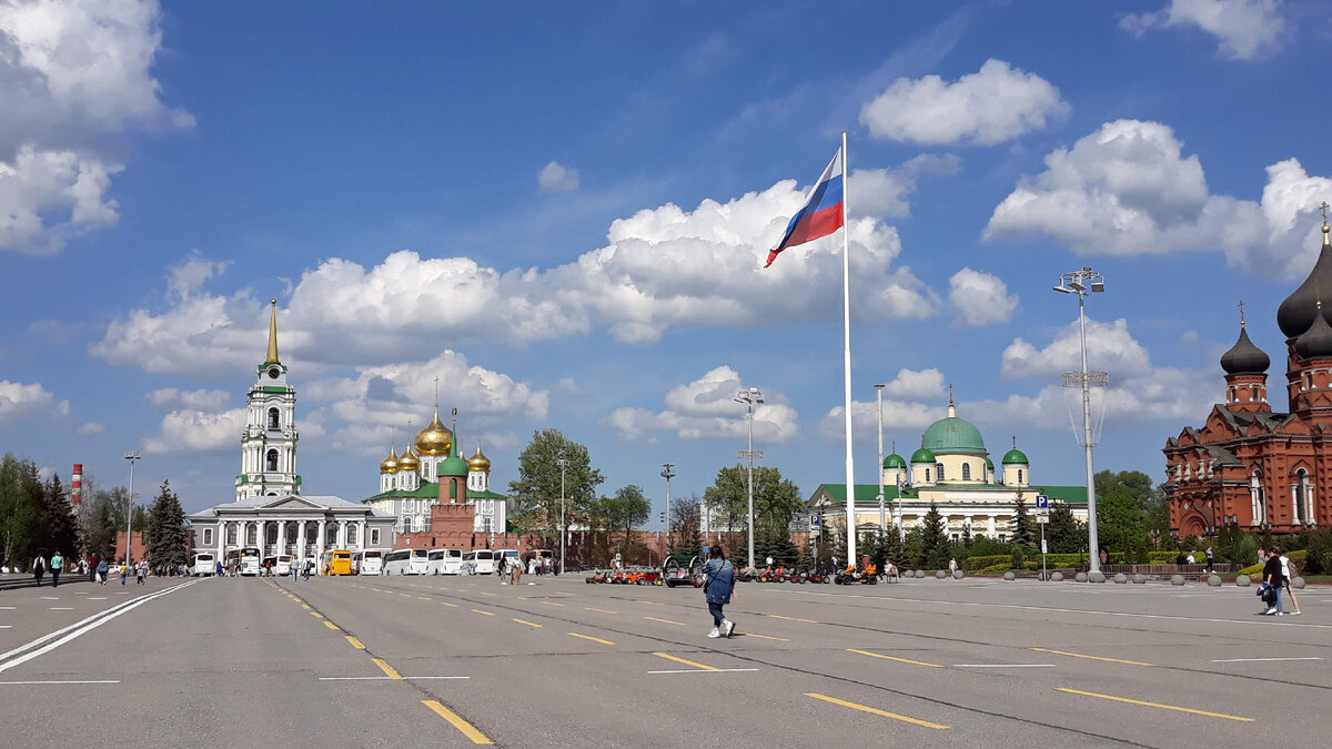 Площадь Ленина. Прямо по курсу Музей "Тульские самовары" и Кремль Фото автора