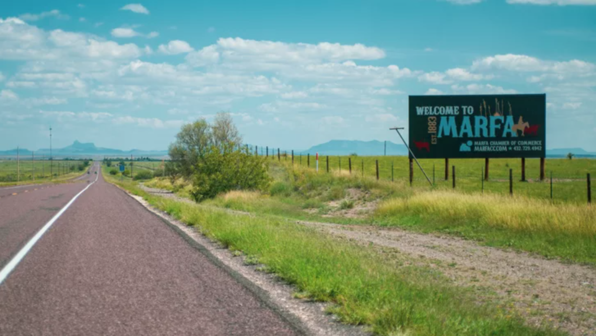 Плакат на въезде в Марфу