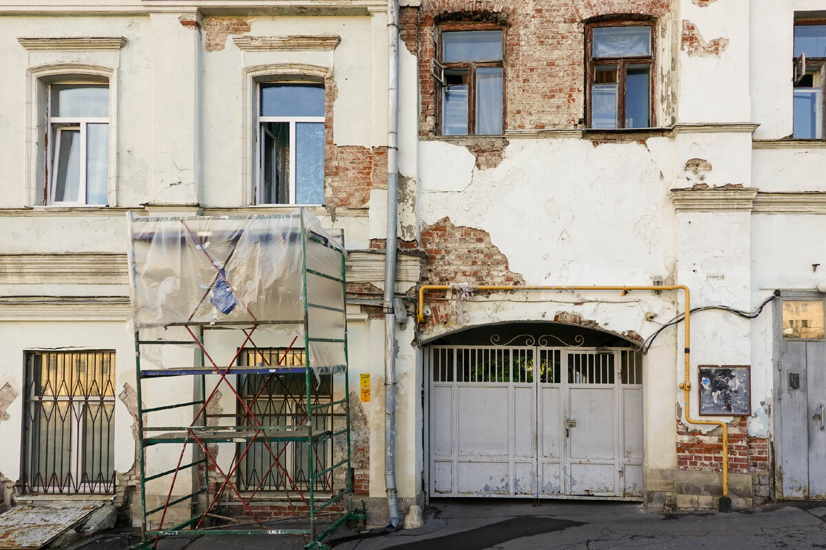 Самый киношный уголок Москвы. Статуя, которую оживлял граф Калиостро, дом,  где жил Фашист из 