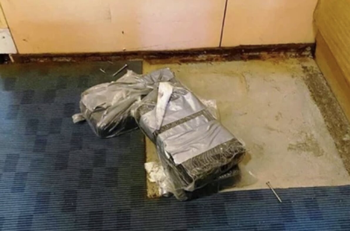 в порту петербурга обнаружили. 3 район морского порта спб. морской порт бронка. гутуевский остров порт. торговый порт санкт-петербург.