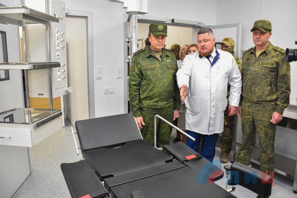     Леонид Пасечник и Тимур Иванов после открытия осмотрели медицинский центр. Фото: Марина Сулименко/ЛИЦ