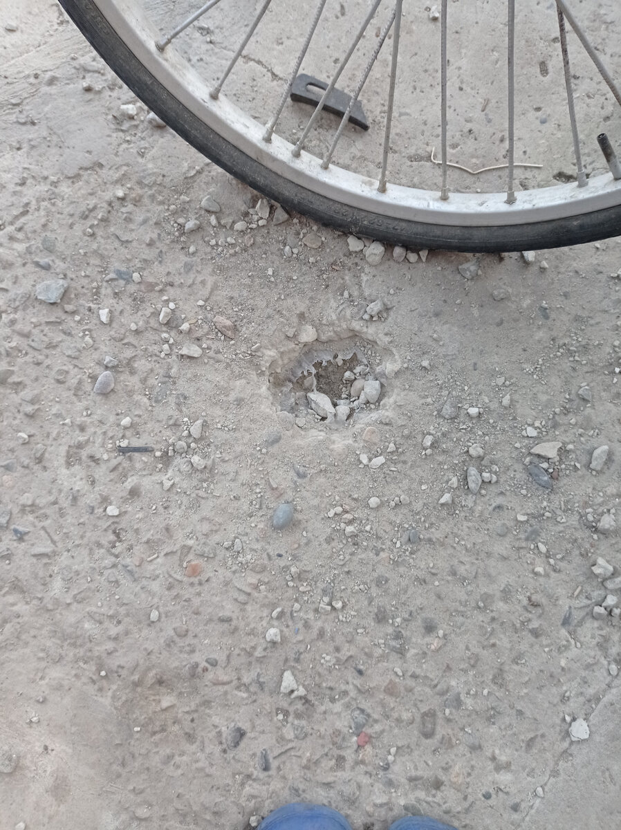 Та самая ямка)) Вторая такая-же. 