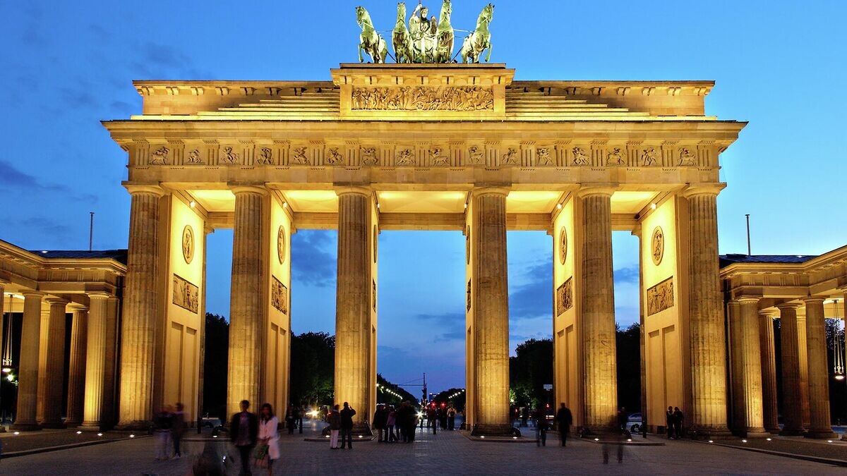    Бранденбургские ворота в БерлинеCC BY-SA 3.0 / Thomas Wolf /