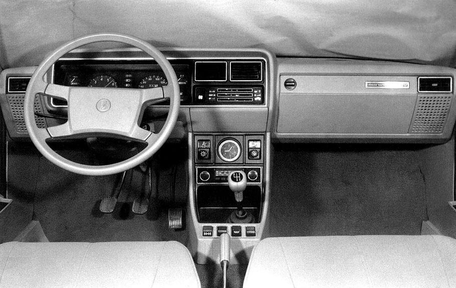 Салон ВАЗ 2107 ранняя