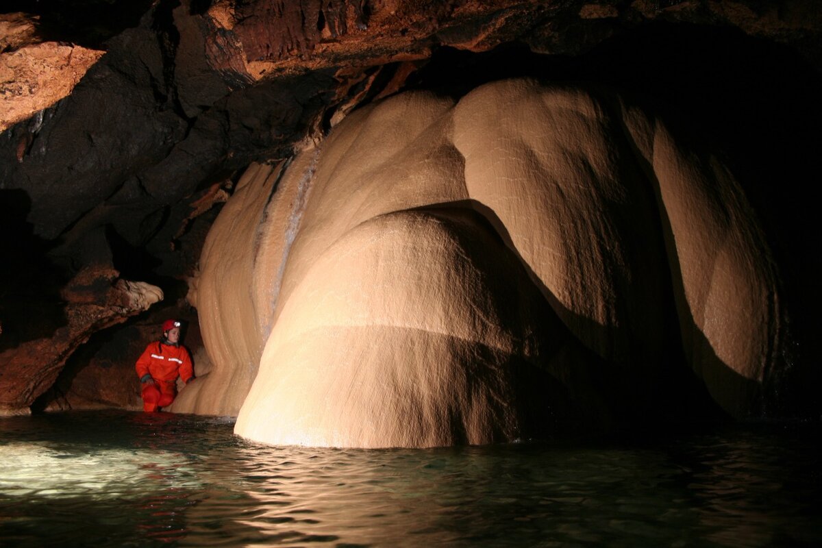  Засифонная экскурсия в Красной пещере // Фото из группы Вконтакте «Красная пещера. Экстрим туры» 