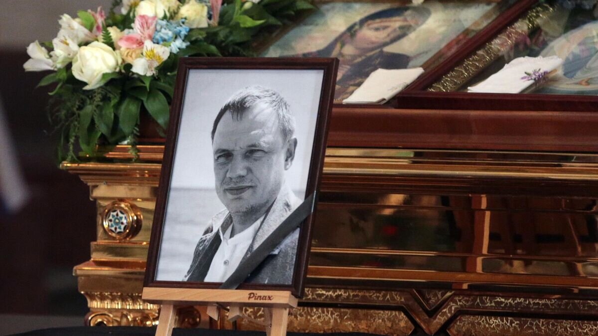    Портрет Кирилла Стремоусова на церемонии прощания в кафедральном Александро-Невском соборе Симферополя© РИА Новости / Макс Ветров