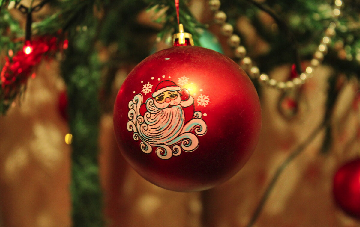 Уже достала эта дождливая серая  пора с коротким световым днем.Уже хочется снега и Новый год с яркими красками.Предлагаю посмотреть фото и поднять настроение.