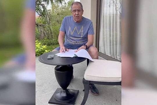    Губернатор Бали: Лавров посещал больницу после прибытия в Индонезию