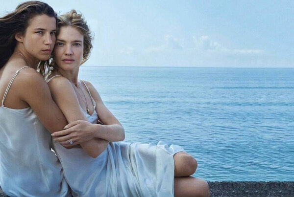 Наталья Водянова и её младшая сестра Дженнифер. Обложка © Telegram / Журнал о знаменитых людях