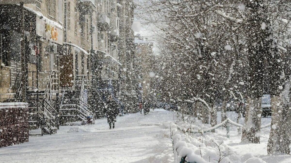     В администрации Волгоградской области сообщили, что более сотни единиц спецтехники задействованы в обработке и расчистке региональных трасс. Дорожные службы переведены в режим повышенной готовности.