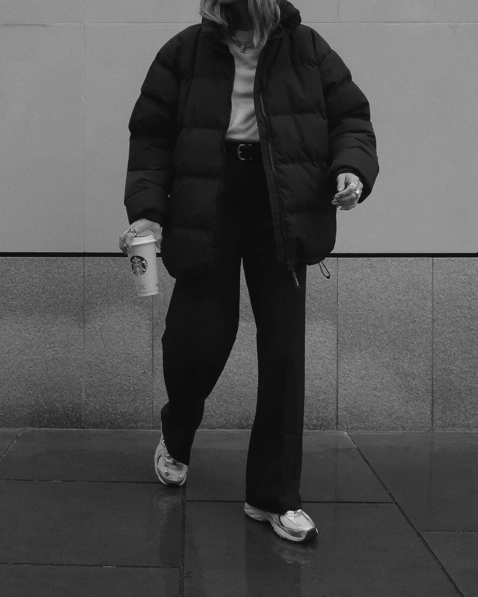 Streetstyle: идеи для стильных образов с черным пуховиком этой зимой