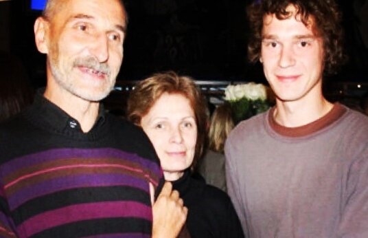 Пётр Мамонов с женой и сыном.