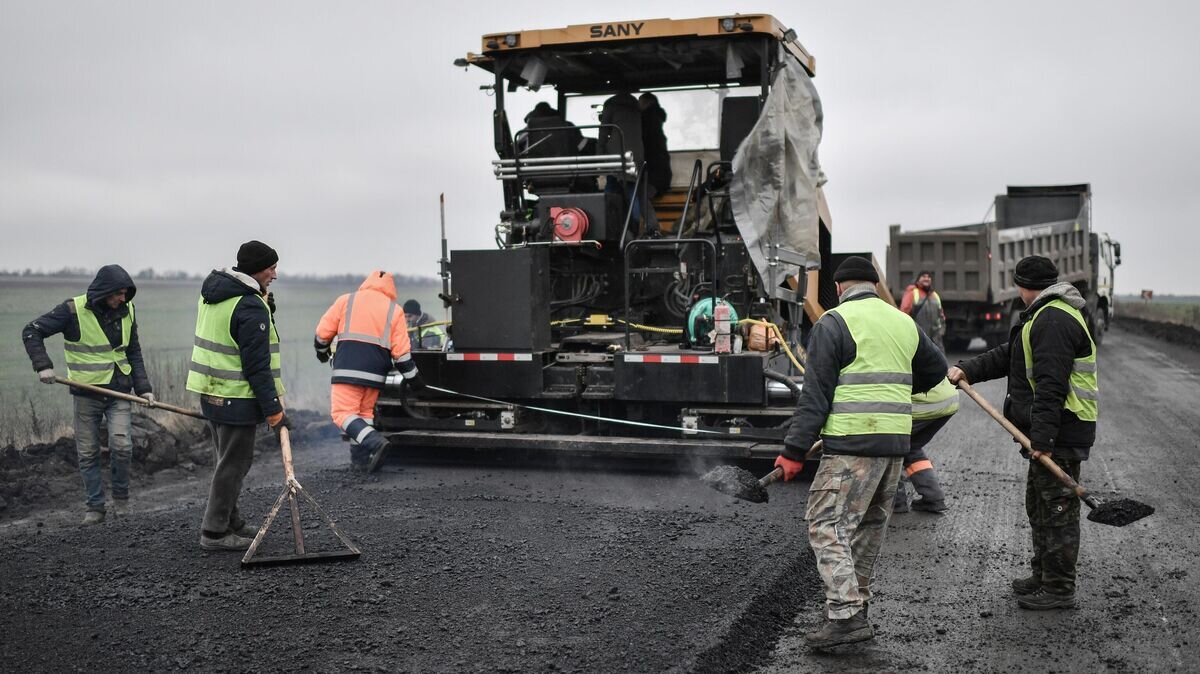    Ремонт автотрассы Мелитополь — Джанкой© РИА Новости / Константин Михальчевский