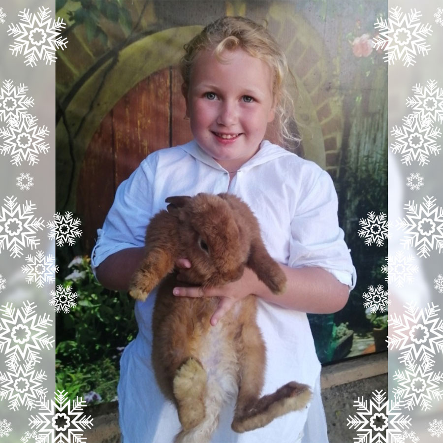 Вика Коробова 7 лет. Фото прислала Роза Садовая