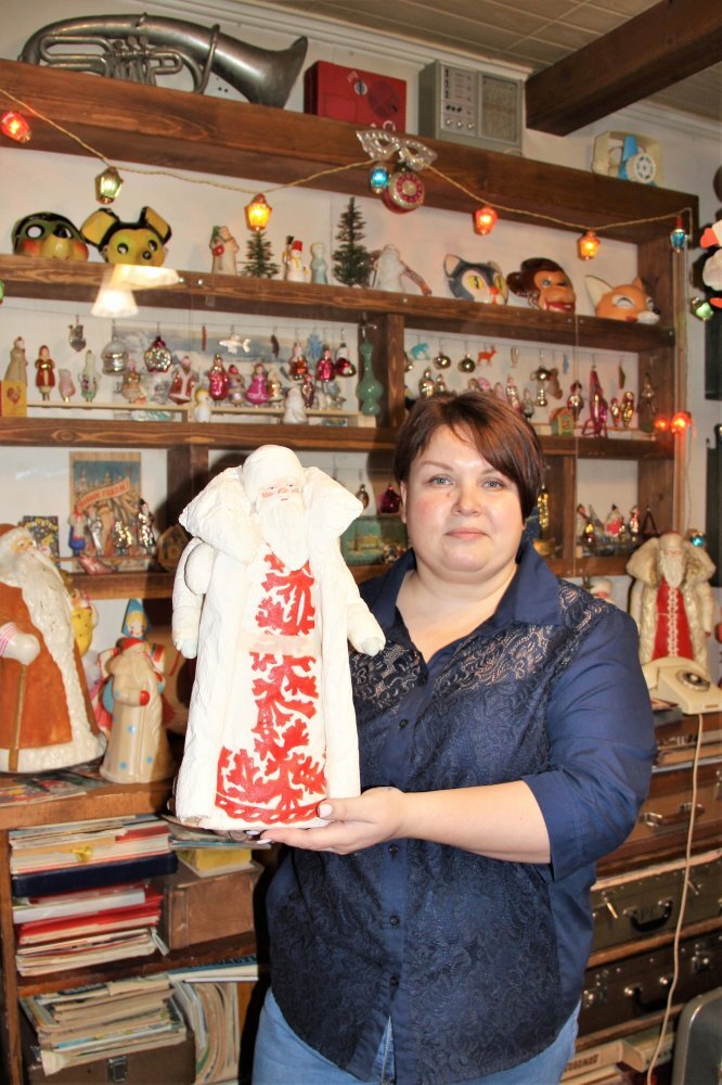    Кому на день рождения в июне дарят елочные игрушки