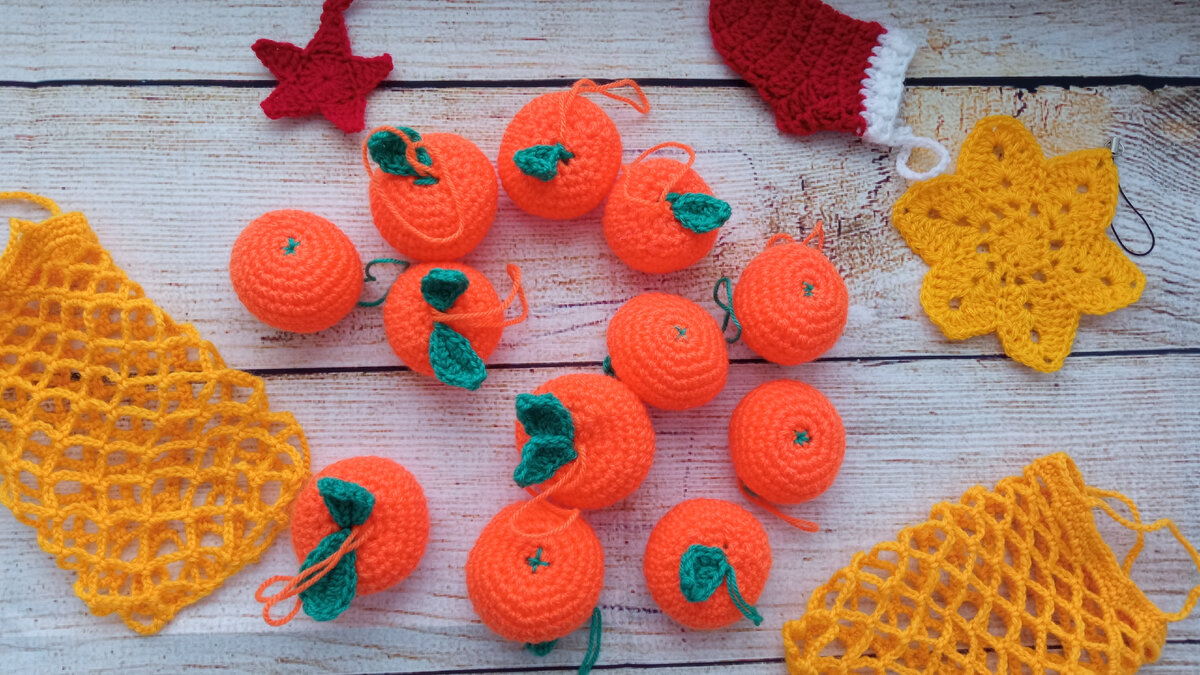 Вязаные мандарины крючком