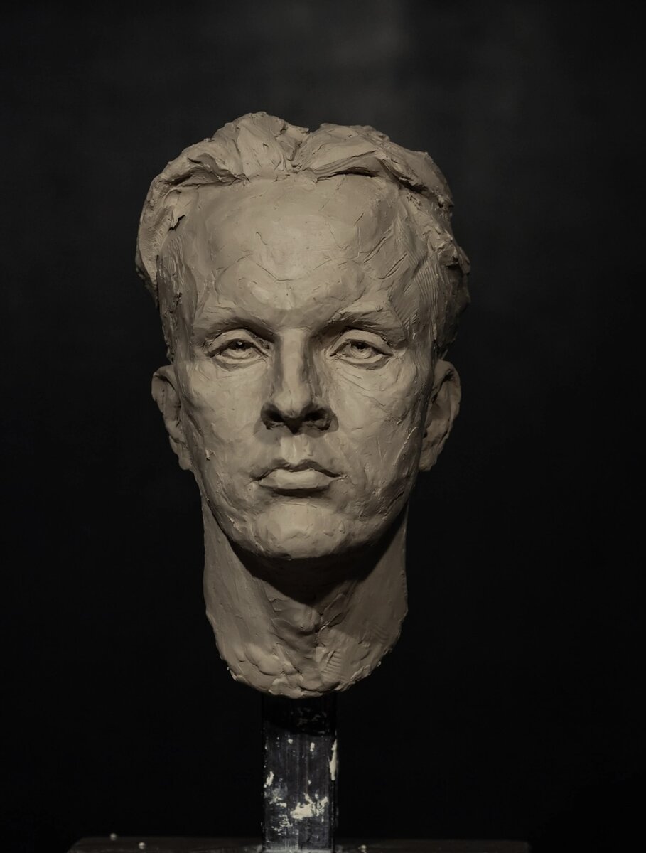 Работа нашего ученика с базового курса по портрету.