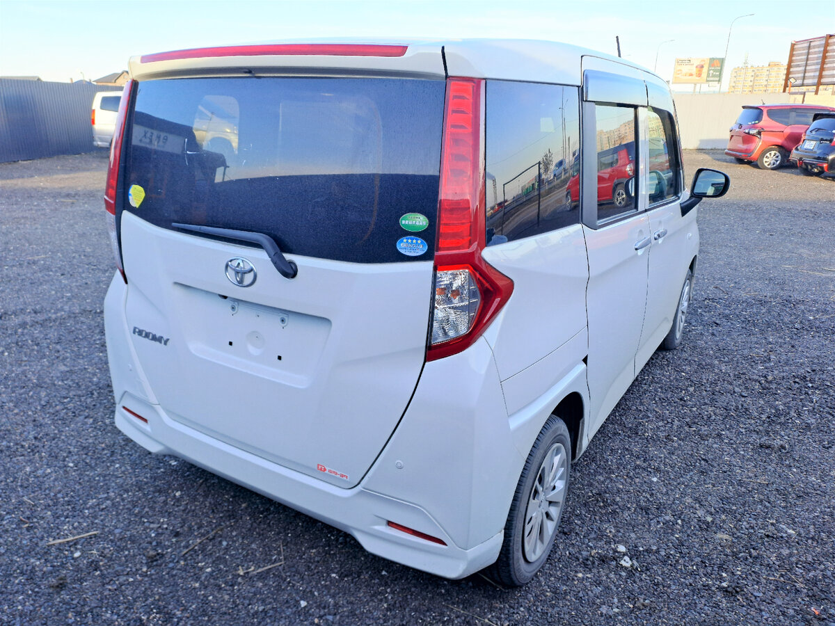 комплектация японских. Toyota rush j210g. Mitsubishi eclipse cross 2023. Nissan note 2016 салон. Nissan tiida latio 2005 салон.