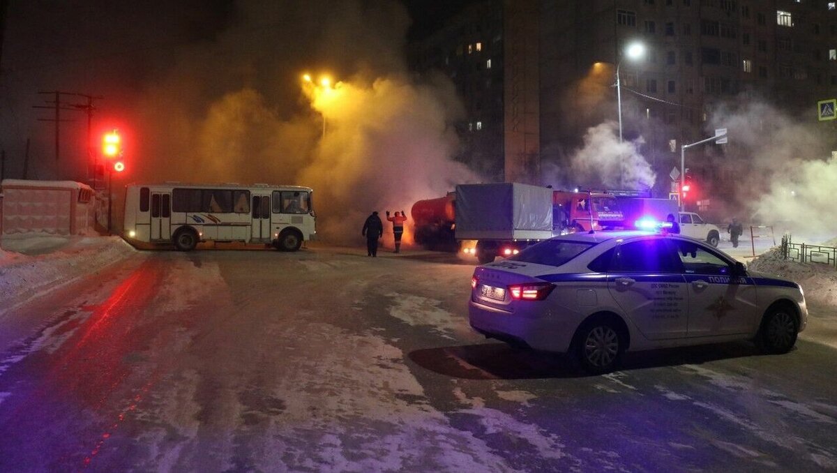     В городе Мегион Ханты-Мансийского автономного округа (ХМАО) в части домов остыли батареи из-за крупного прорыва на теплотрассе (ВИДЕО). Тем временем температура воздуха на улице опустилась до -37°C.