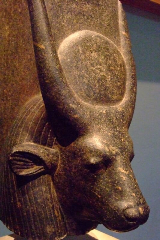 Бог с рогами. Боги Египта Хатхор. Хатхор богиня. Хатхор богиня Египта. Хатхор корова богиня.