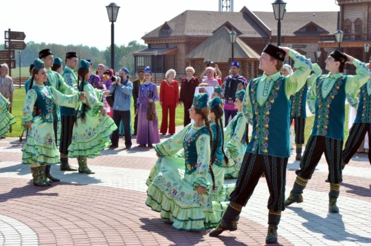    «Девушки-красавицы»: премьера мюзикла по Разилю Валееву состоится в Казани